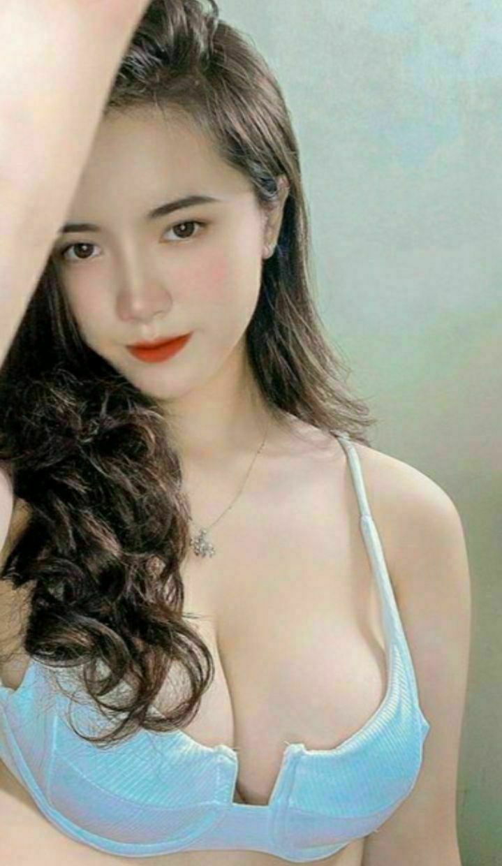 抓住她的双乳大力揉弄が原因で乳首イジメに合い感度...