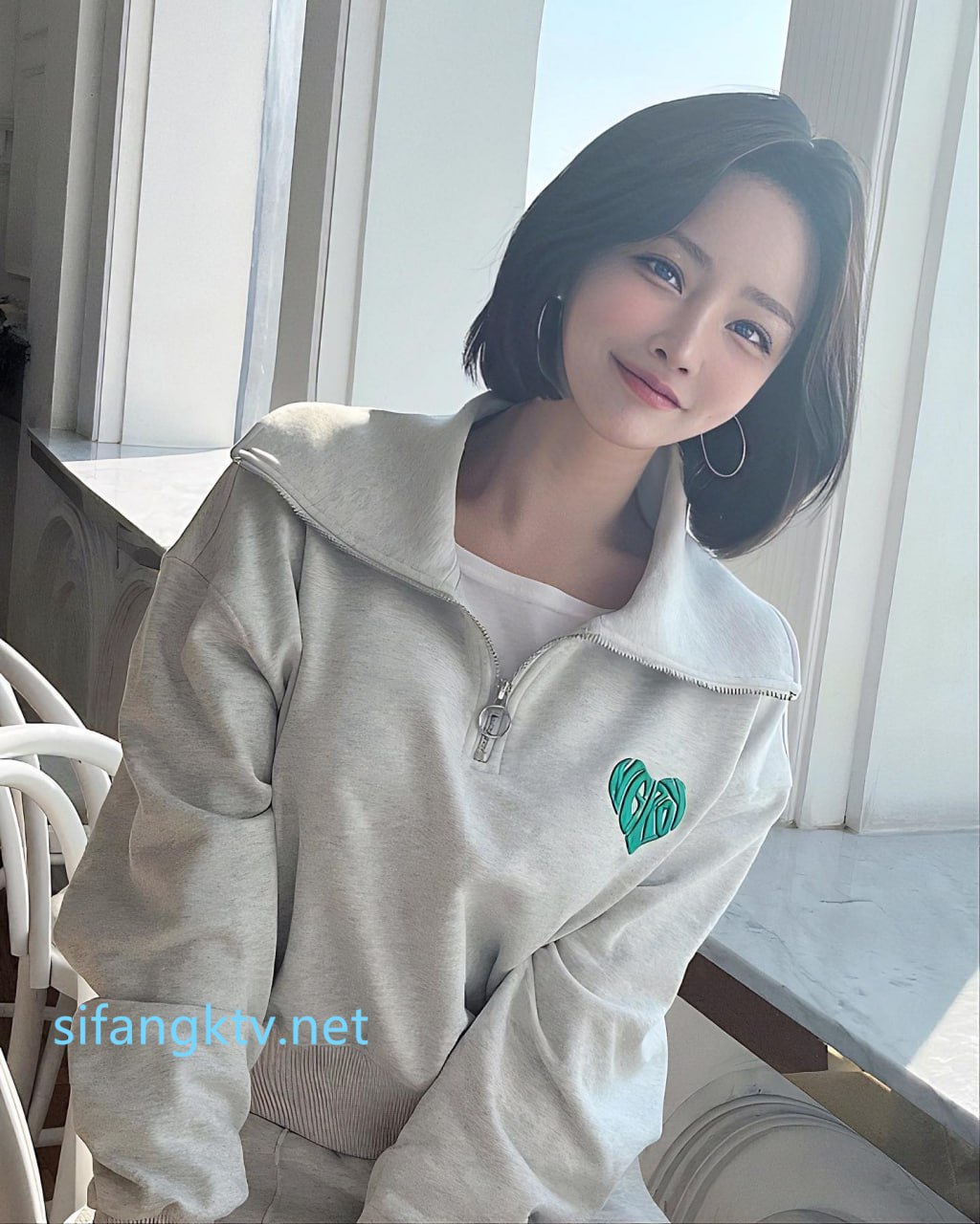 开了个麻将房，干着小胖妹，极爽抽插白色淫浆都出来了