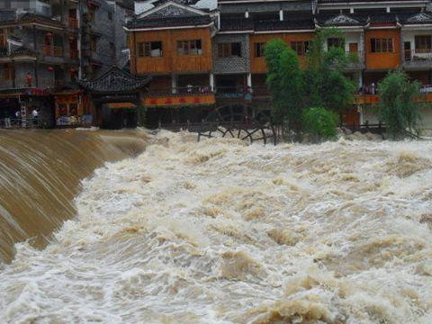 梦见河水上涨